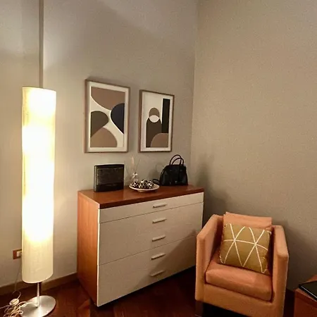 Ampio Ed Elegante Bilocale Апартаменты *