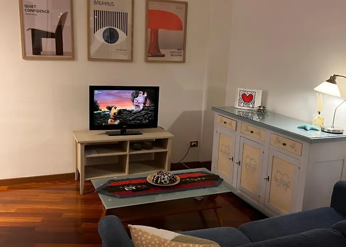 Ampio Ed Elegante Bilocale * Milão